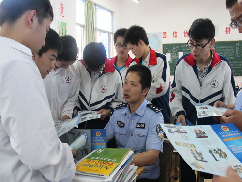 清河分局北京路派出所开展高考安全防范知识宣