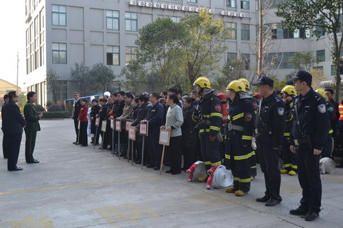 开发区分局深圳路派出所联合区消防大队开展高