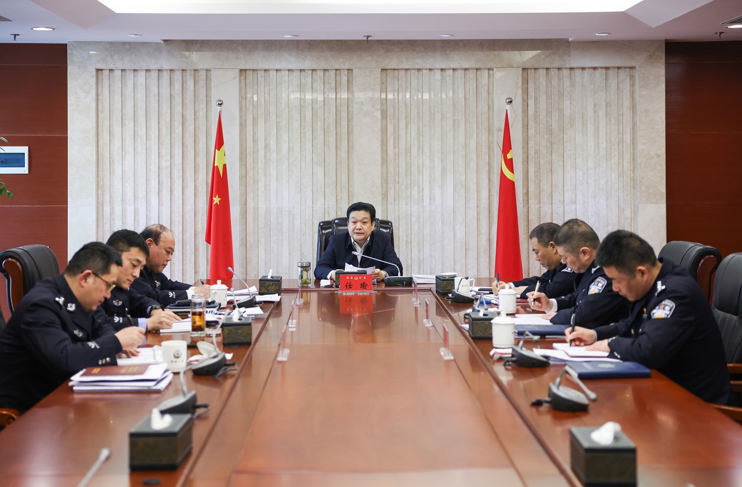 任瑜同志主持召开市局党委理论学习中心组学习会、党委会