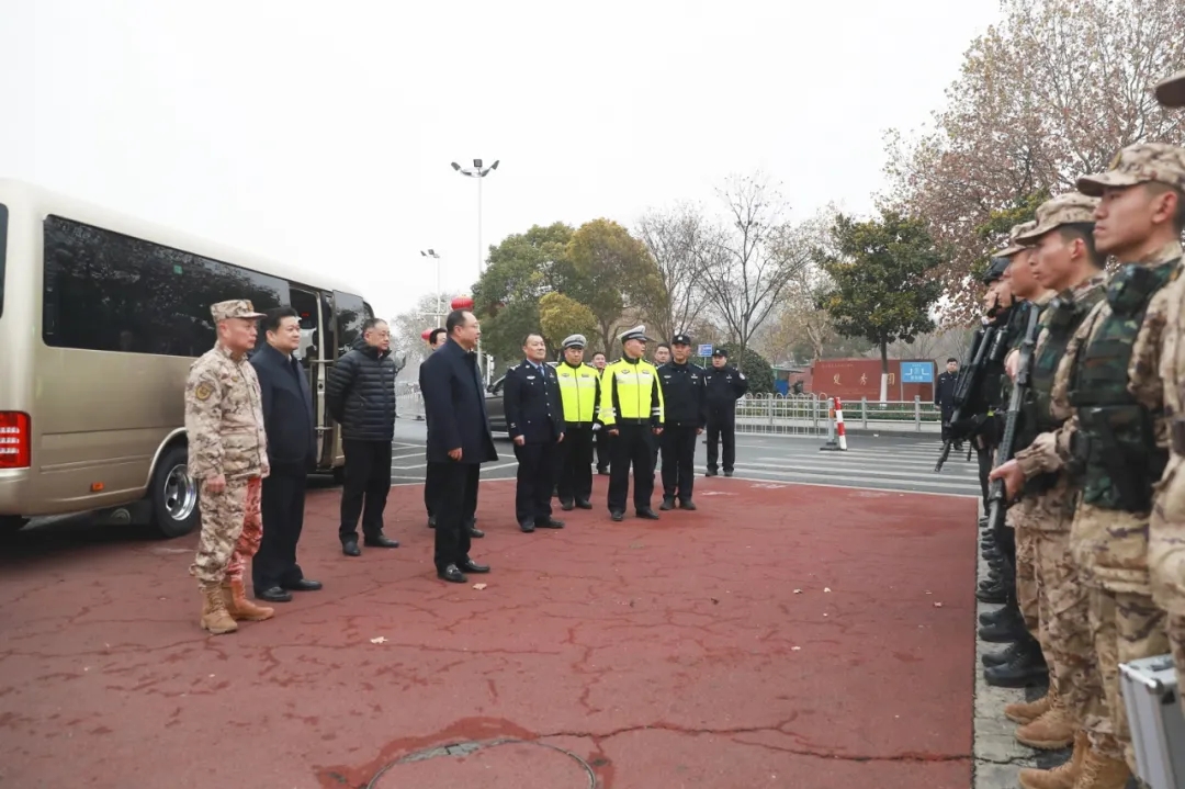 市领导检查重点部位安保维稳工作看望慰问公安武警和见义勇...