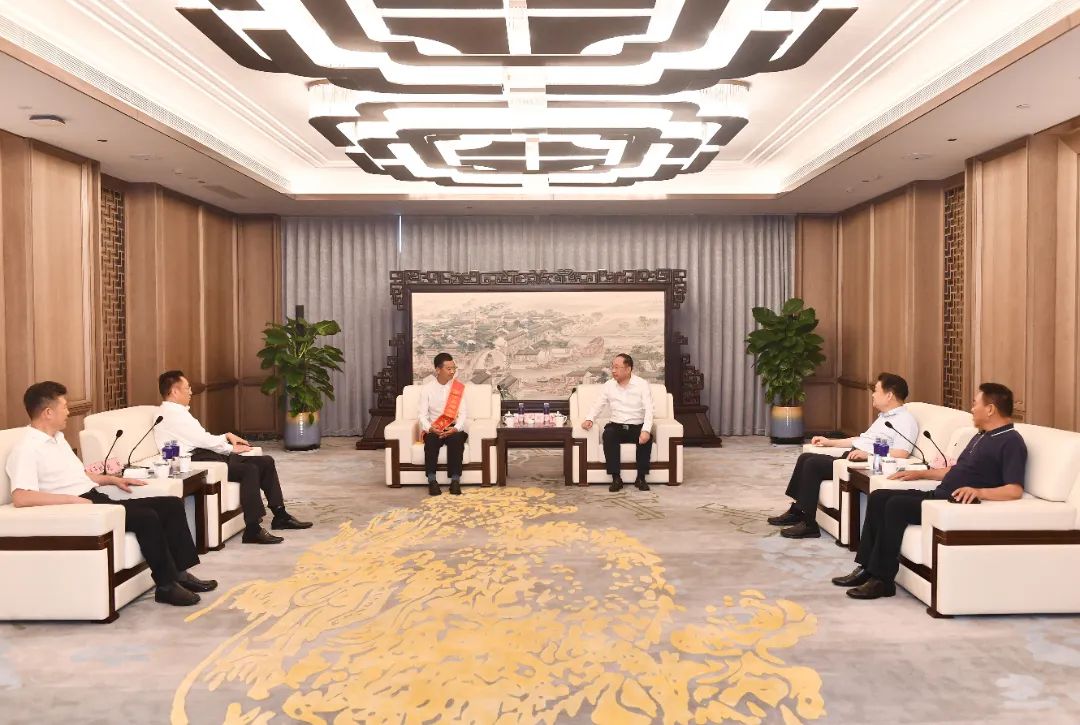 市领导会见“全国见义勇为模范”孙连举