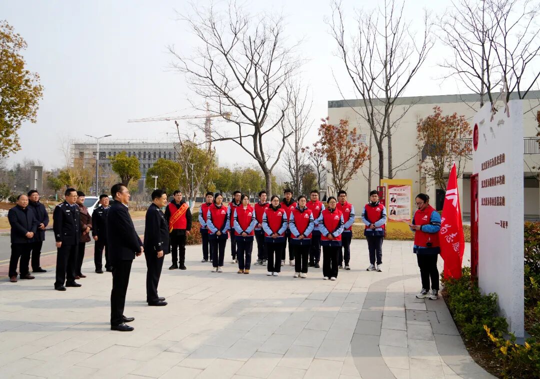 副市长、市公安局长任瑜慰问江苏省清江中学见义勇为志愿服...