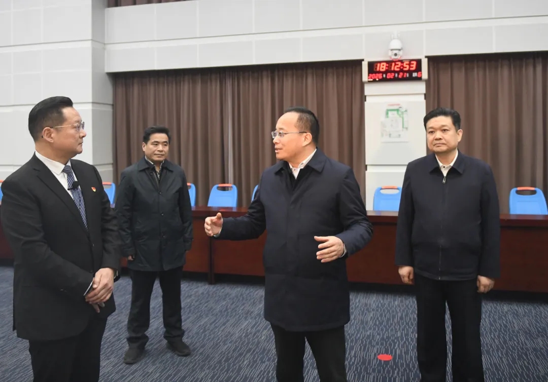 顾坤调研春节期间便民服务安全保障工作