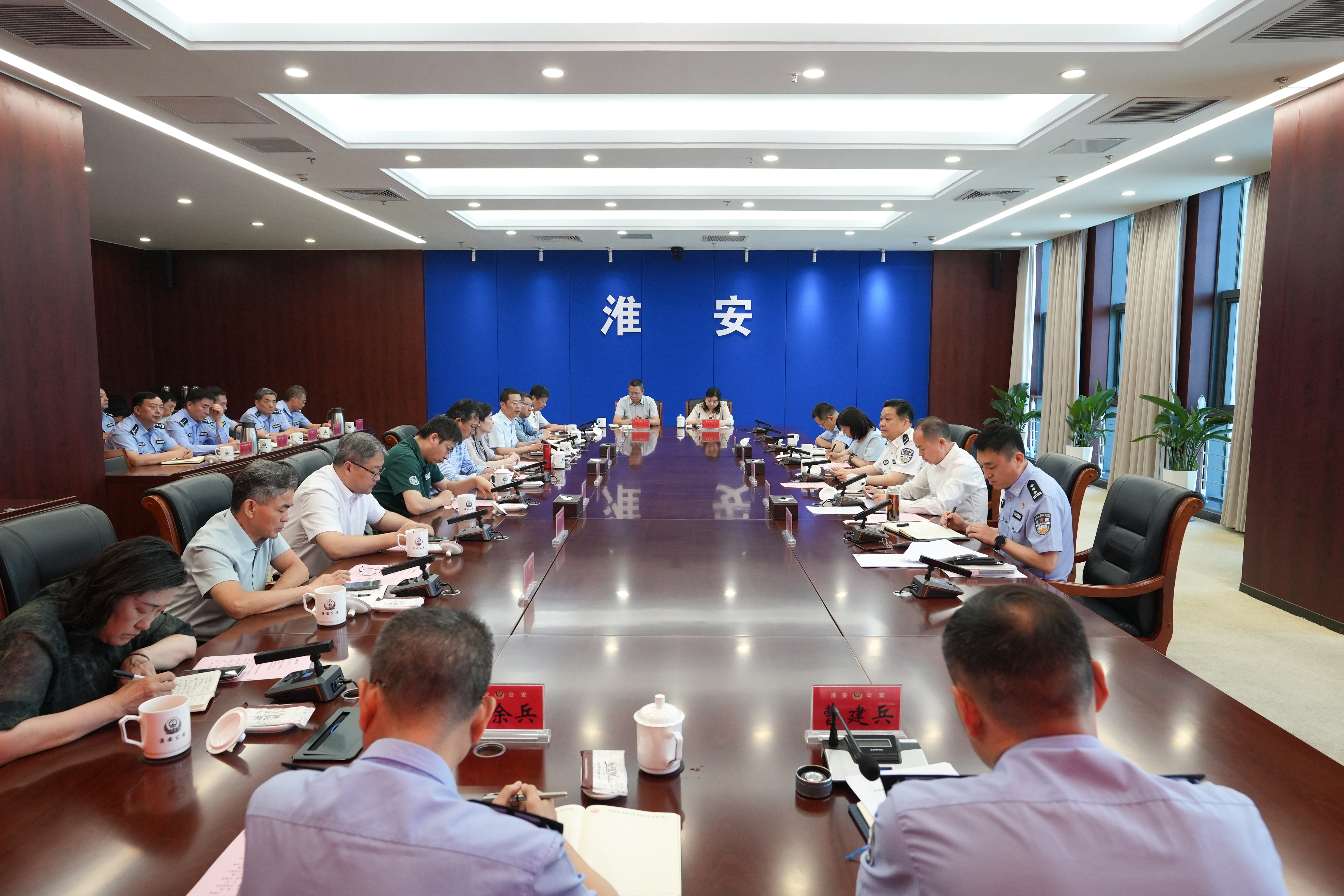 任瑜同志出席全市驻校警务联络官挂职集体谈话会